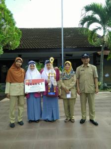 Juara 1 lomba PPKN tingkat provinsi di Universitas Negeri Surabaya (UNESA)